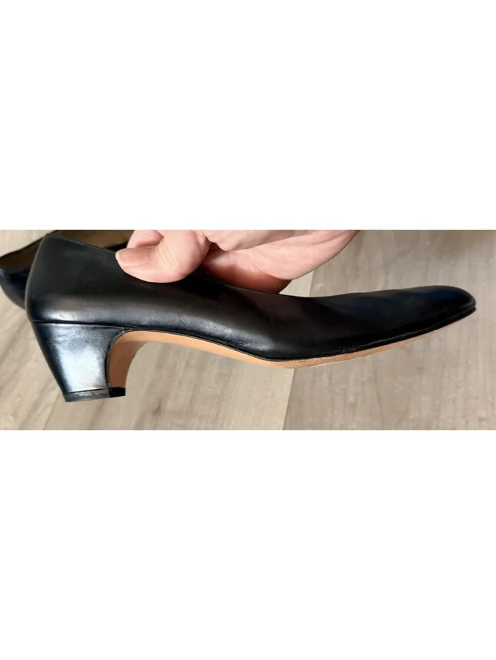 SALVATORE FERRAGAMO Sz 8 AAAA Black Leather Classic Pumps Low Heel Shoes